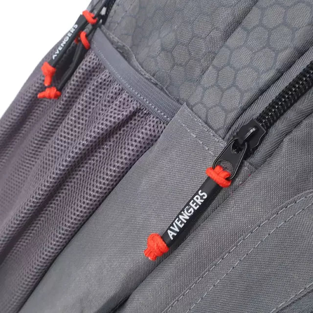 Mochila Avengers escolar con diseño estampado sutil comoda amplia