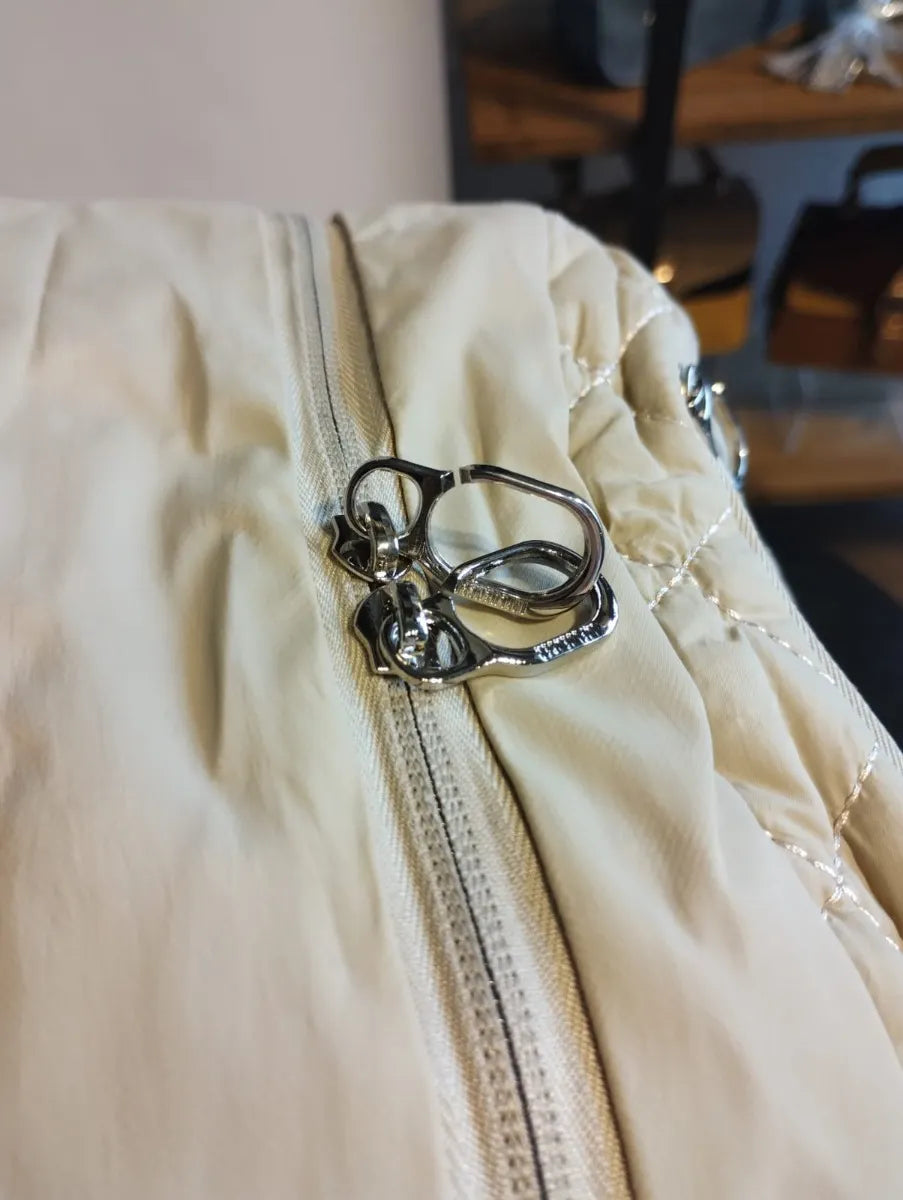 Mochilas Portanotebook Influencer con Cierre  y Enganche Antirobo Urbanas Crema Modelo2 MatelassÃ©