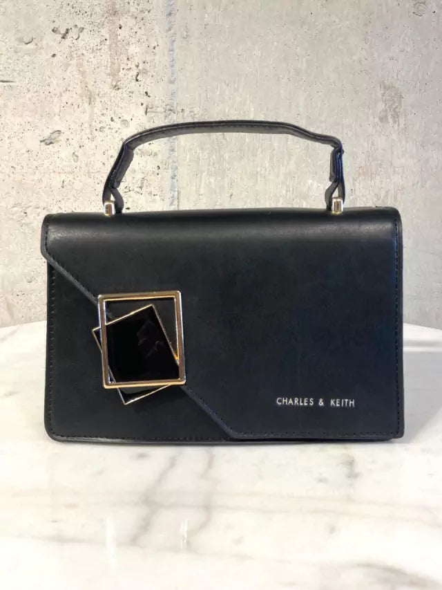 Cartera Bandolera Herrajes Cuadrados Dorado Diseño Mujer