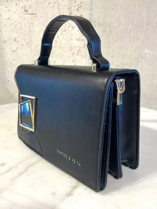 Cartera Bandolera Herrajes Cuadrados Dorado Diseño Mujer