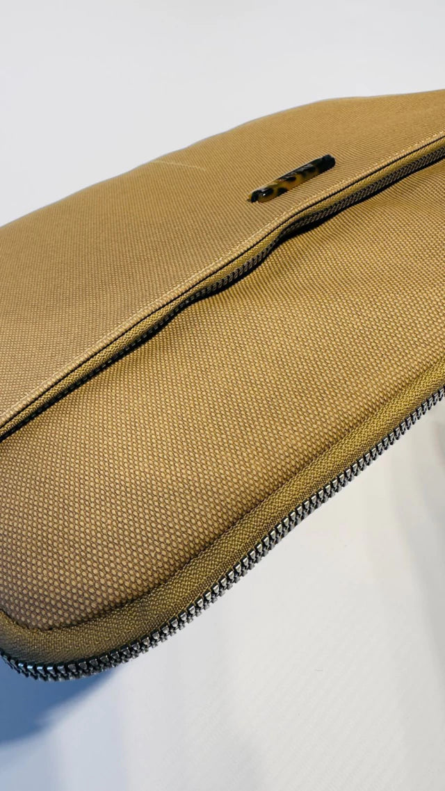 Funda Porta Notebook Amayra Laptop Detalle Carey Oficina